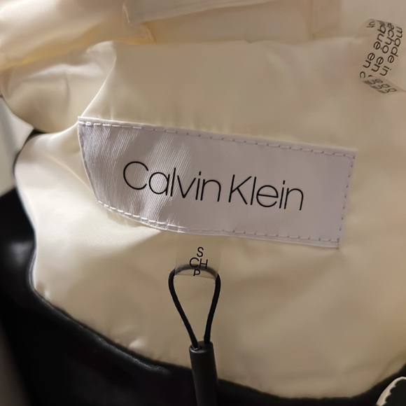 Winter is coming. This vest has never been worn! - Picture 3 of 3